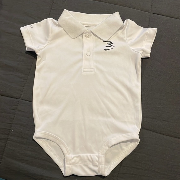 BRAND NEW Nike Polo bodysuit and shorts for baby boy size 6months - Picture 2 of 6